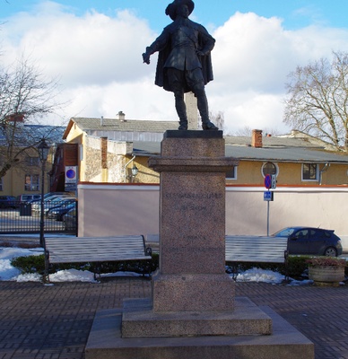 Building the image of Gustav II Adolf on the King Square in Tartu, April 1992 - the foundation of the shape rephoto