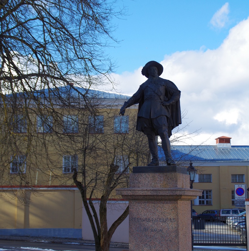 Gustav II Adolf's shape on the King's Square in Tartu - opened 23.04.1992 rephoto