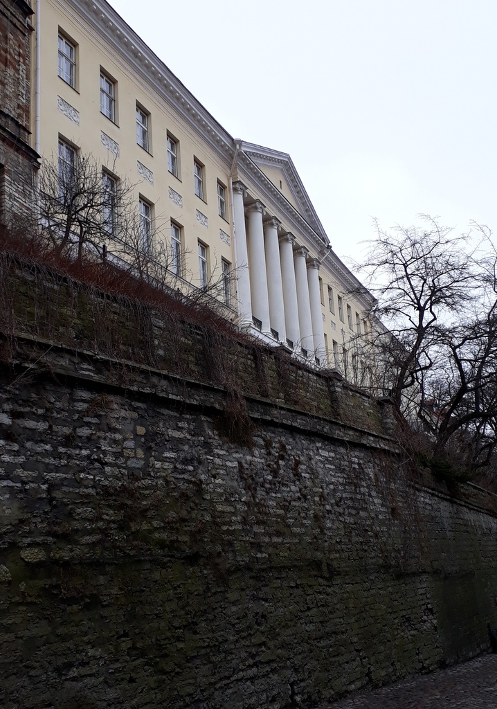 Toompea. Meet t. 8 O-fassade view from the pitch of foot rephoto