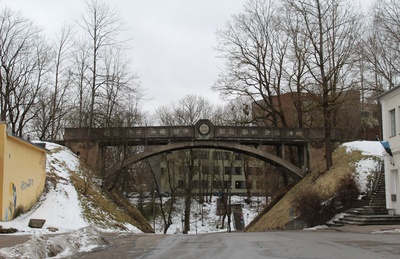 Kuradisild Toomemäel. Tartu,  1901.
(Postkaart kujundatud juugendstiilis.) rephoto