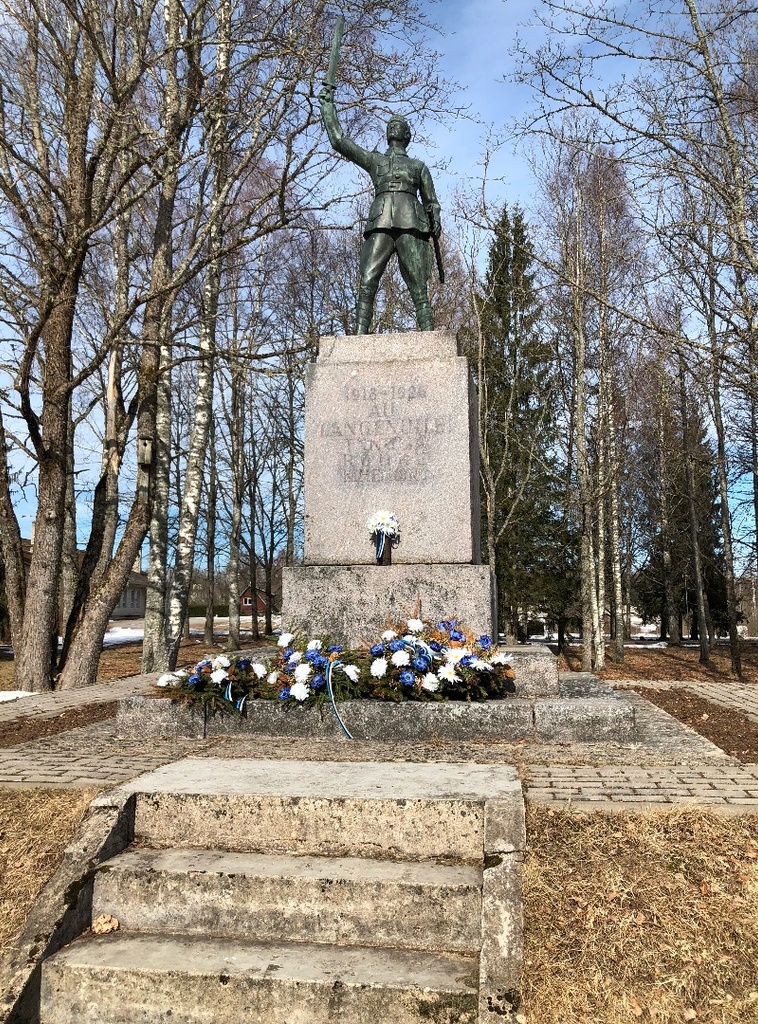 Foto. Vabadussõjas langenute mälestussammas  Rõuges,autor Voldemar Mellik (Melnik) 1930.a. rephoto