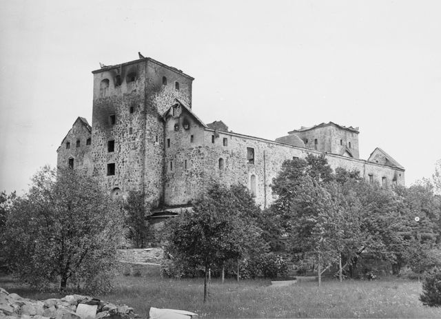Turku Castle after the bombing
