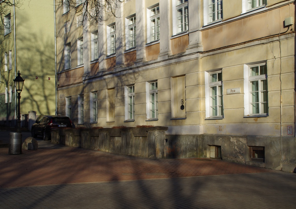 Candle tn 5 Poe tn side façade (moderated) rephoto