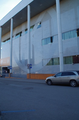 Toidutorn (osa endisest linnaliinide bussijaama hoonest, endine dispetšeriruum). Tartu, 1998. Foto Aldo Luud. rephoto