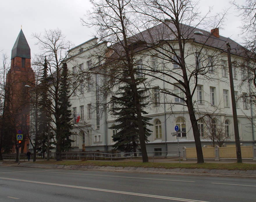 Koolihoone Tartus, fassaadivaade. Arhitekt A. Kieselbasch, j/e A. Kõuts rephoto