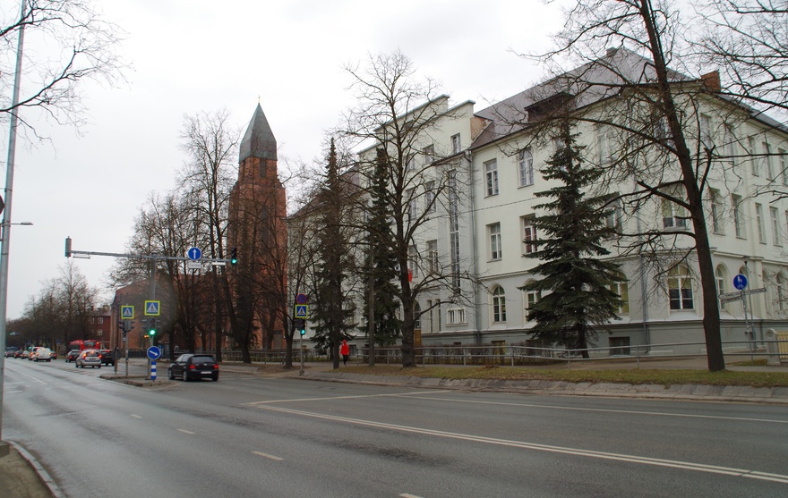 Pauluse kirik ja reaalkool, üldvaade. Arhitektid Eliel Saarinen ja Otto Hoffmann rephoto