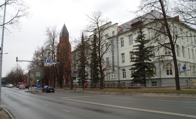 Tartu Pauluse kirik ja reaalkool (poeglaste gümnaasium) Riia tänaval,  ca 1930-1940. rephoto