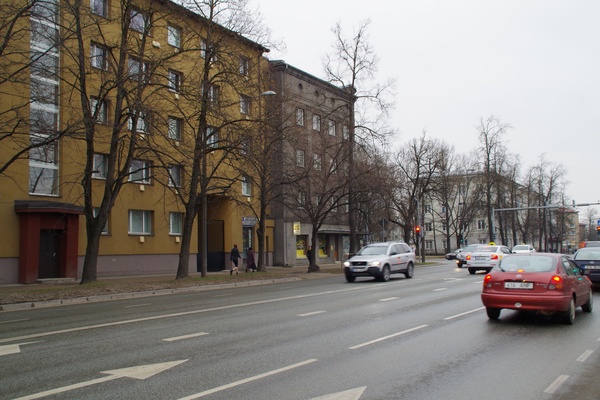 Riia tänav (vaade kesklinna suunas), vasakul Riia t ja Pälsoni t nurk. Tartu, 1957. rephoto