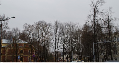 Riia ja Pepleri t nurk: majal reklaamsilt: Theater "Casino".  Pildil Saksa sõjaväevormis mees. Tartu, ca 1941-1944.
( Hoone varasemal ajal tuntud hotellina "Liivimaa".) rephoto