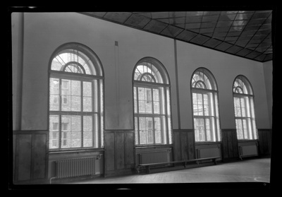 Tartu 5. Algkool, koolimaja võimla aknad  similar photo