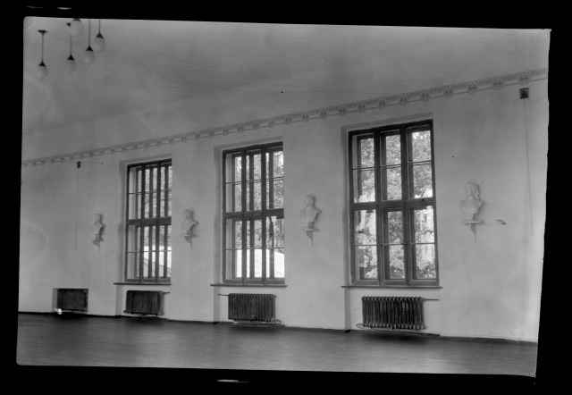 Tartu 5. Algkool, koolimaja saal