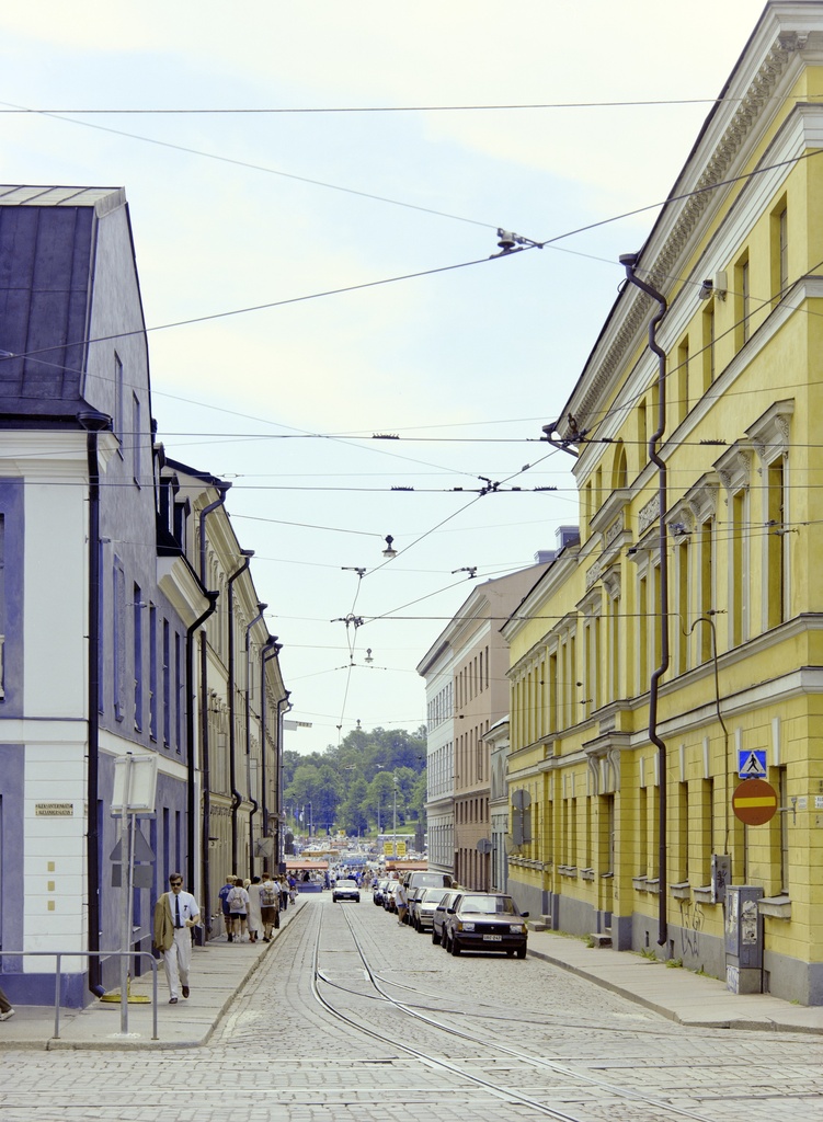 Katariinankatu 3, 1 (vas) ja 4 (oik)