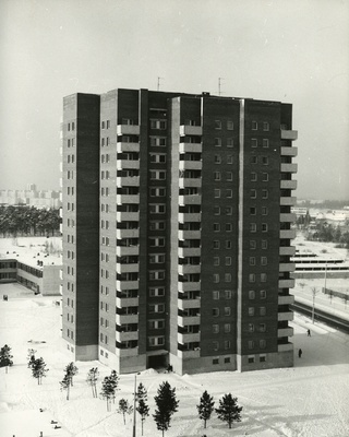 Kõrgelamu Tallinnas, vaade hoonele  similar photo