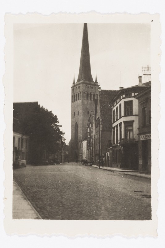 Vaade Laiale tänavale ja Oleviste kirikule Tallinnas