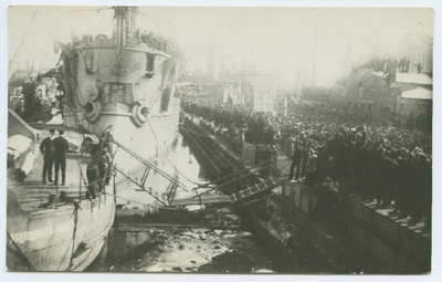 1917. aasta veebruarirevolutsioon, demonstratsioon Tallinna sadamas.  duplicate photo