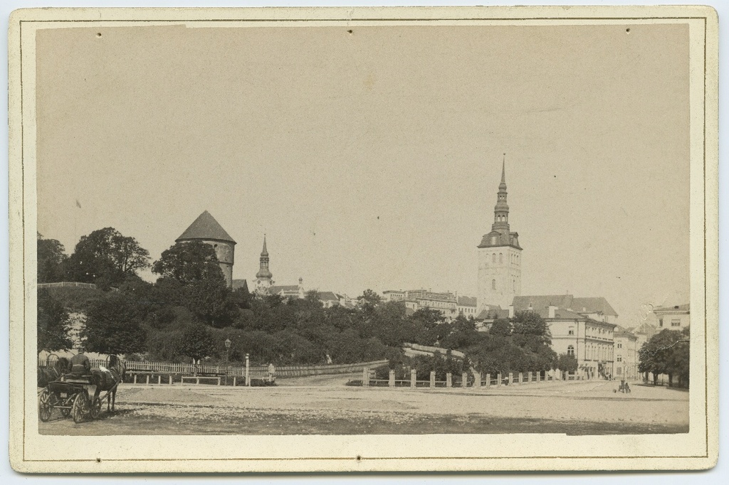 Tallinn, Toompea, vaade Heinaturult ehk Peetriplatsilt.