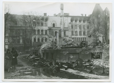 Tallinn, sõjapurustused Maneeži tänaval.  similar photo
