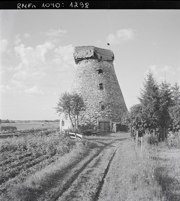 Uusna veski  similar photo