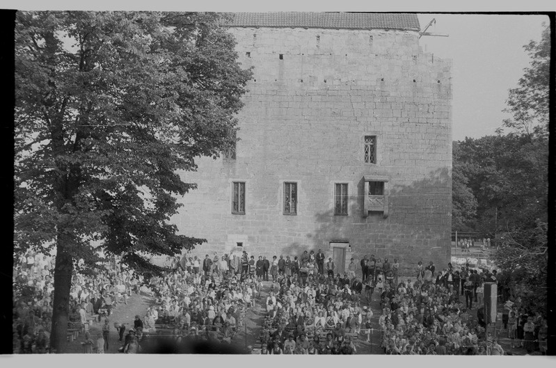 Saaremaa laulupäev Kingissepa linnapargis