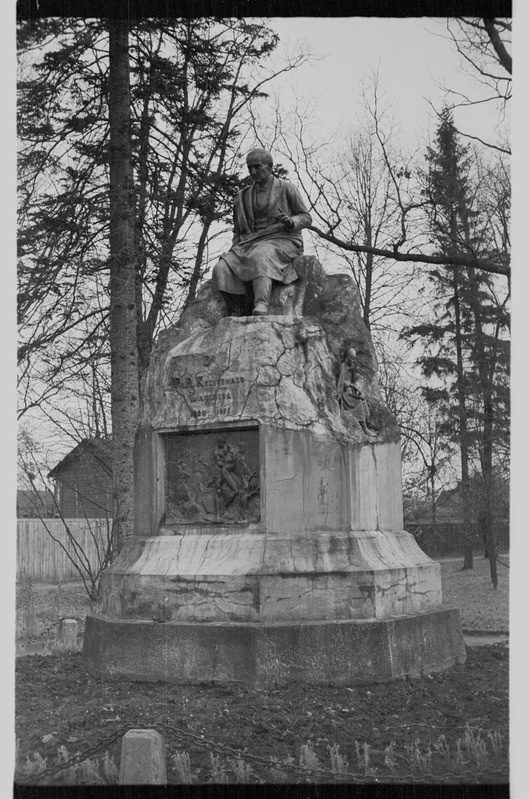 Friedrich Reinhold Kreutzwaldi monument Võrus Kreutzwaldi pargis