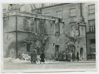 Tallinn, Vaekoja varemed, fassaad Raekoja platsi poolt.  similar photo