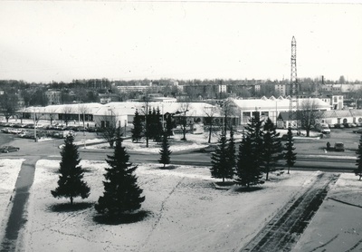 Üldvaade: Tartu avaturg. Taga Annelinna majad. 1998. Foto Aldo Luud.  similar photo