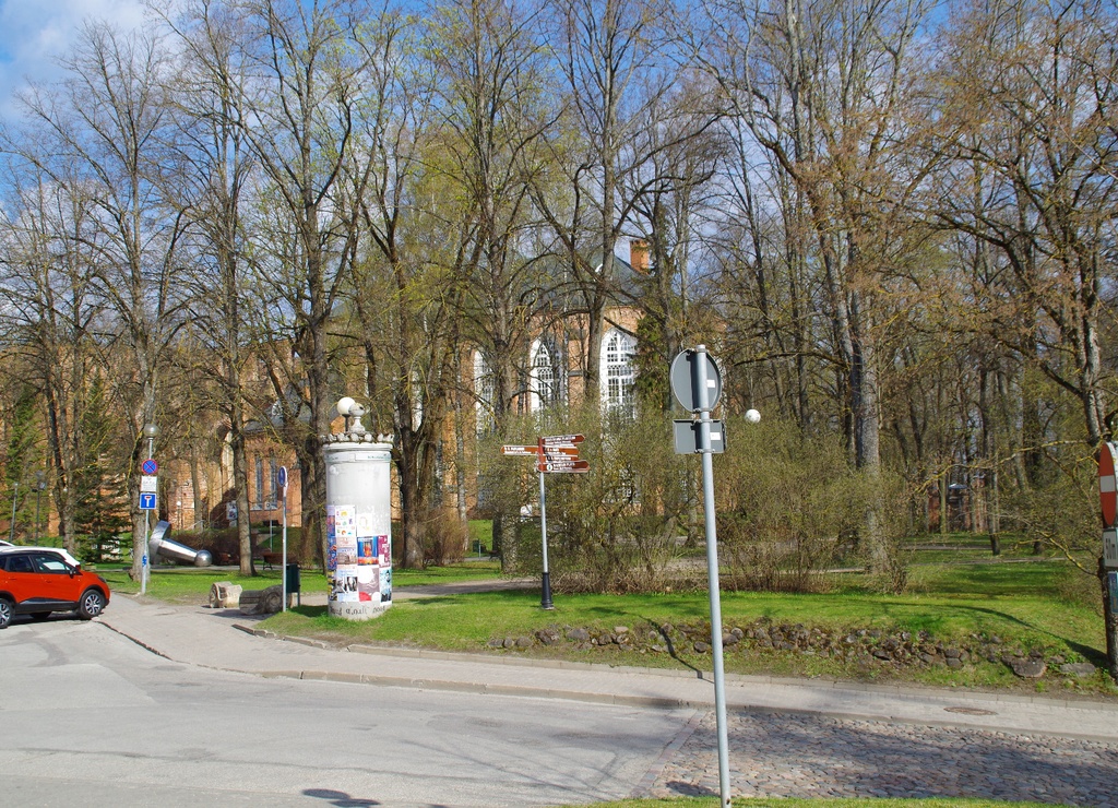 Ruins of Tartu Toomkirik (University Library) from Lossi Street rephoto