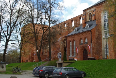 Toomkirik Tartus, vaade hoonele kagust. Rek Johann Wilhelm Krause rephoto