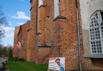 Tartu Toomkirik, view along the building rephoto