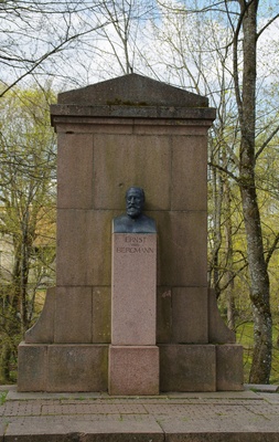 Ernst Bergmanni mälestussammas rephoto