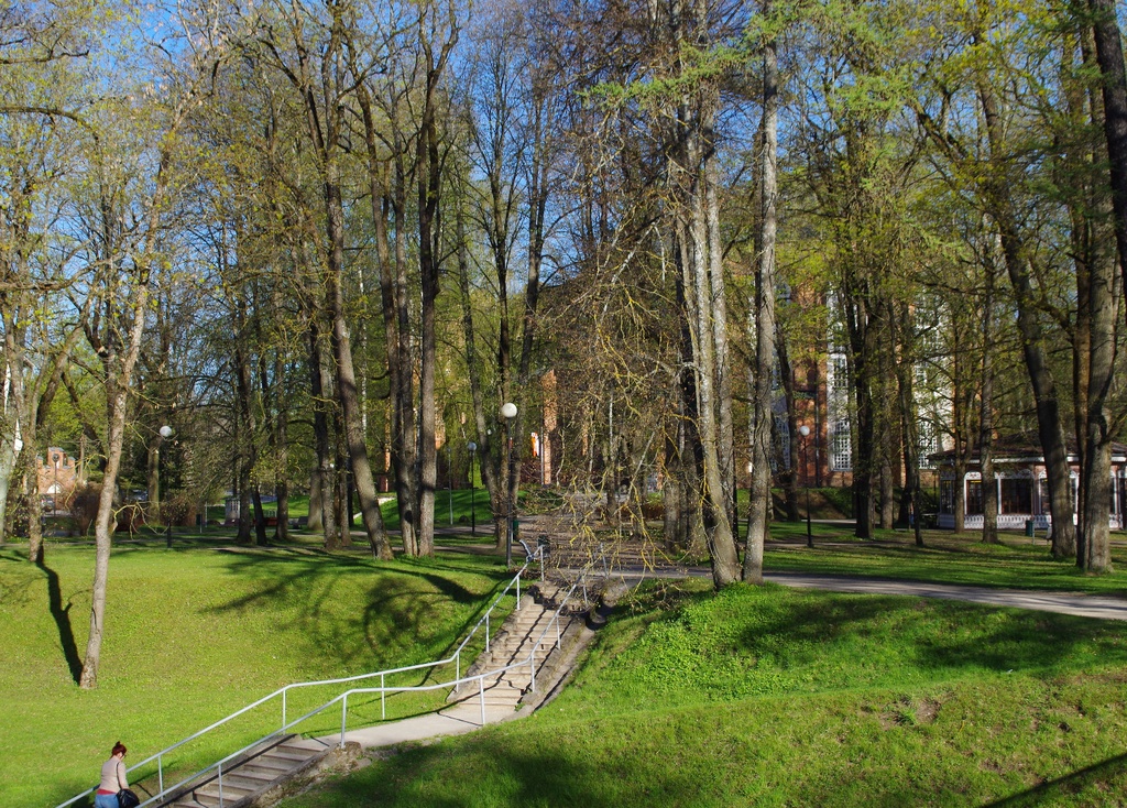 Ruins of Tartu Toomkirik (University Library) from Lossi Street rephoto