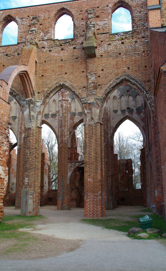 Toomkiriku varemed, sisevaade rephoto