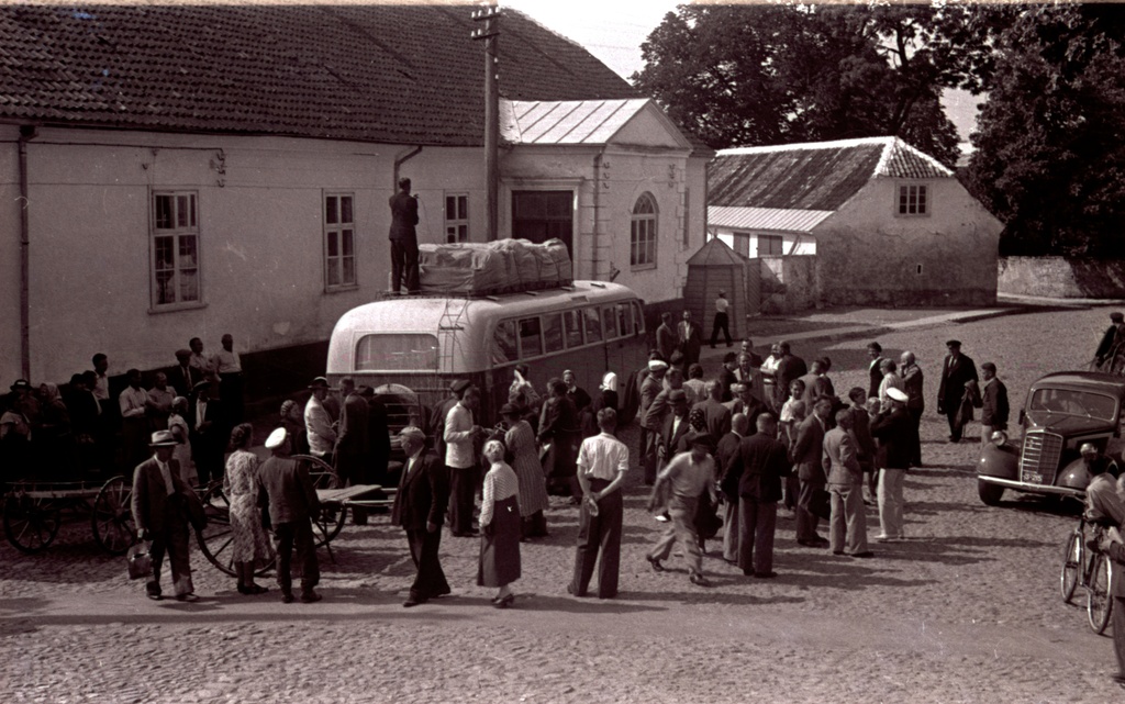 Bussipeatus Torni tänaval