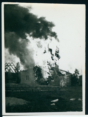 Maja maketi põletamine õppustel hipodroomil.  similar photo
