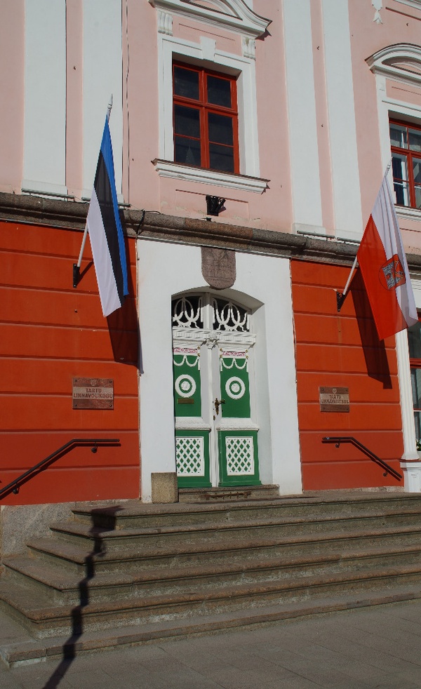 Fotonegatiiv. Laulupeo tule teele saatmise tseremoonia Tartu raekoja platsil (Tallinna XXI üldlaulupeo tule süütamiseks) 1990.a. rephoto