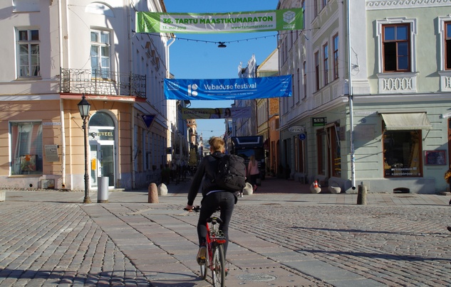 Eesti Vabariigi aastapäev: Vabaduse Ristide (Vabadusristide)  kätteandmine Raekoja platsil. Tartu, 24.02.1924. Foto E. Selleke. rephoto