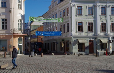 Eesti Vabariigi aastapäev: Vabaduse Ristide (Vabadusristide)  kätteandmine Raekoja platsil. Tartu, 24.02.1924. Foto E. Selleke. rephoto