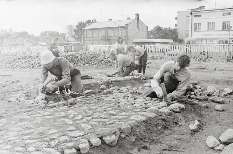 Rakvere. Munakivisillutise uuendamine Turuplatsil