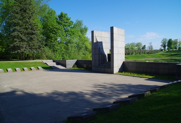 Tartu linnavaade. Kangelaskalmistu Raadi pargis. rephoto