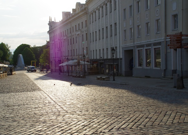 Miiting, rahval käes loosungid ja lipud. Tartu, Raekoja plats, 1989. rephoto