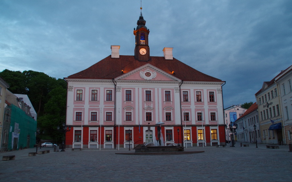 Estonia : Tartu Raekoda = Raekoda rephoto