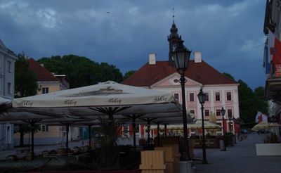 Tartu raekoda, 1920-1930.
Auto, inimesed platsil. rephoto