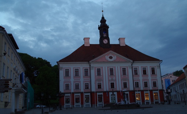 Tartu raekoda, Raekoja plats. 1937
Autod, inimesed platsil. rephoto