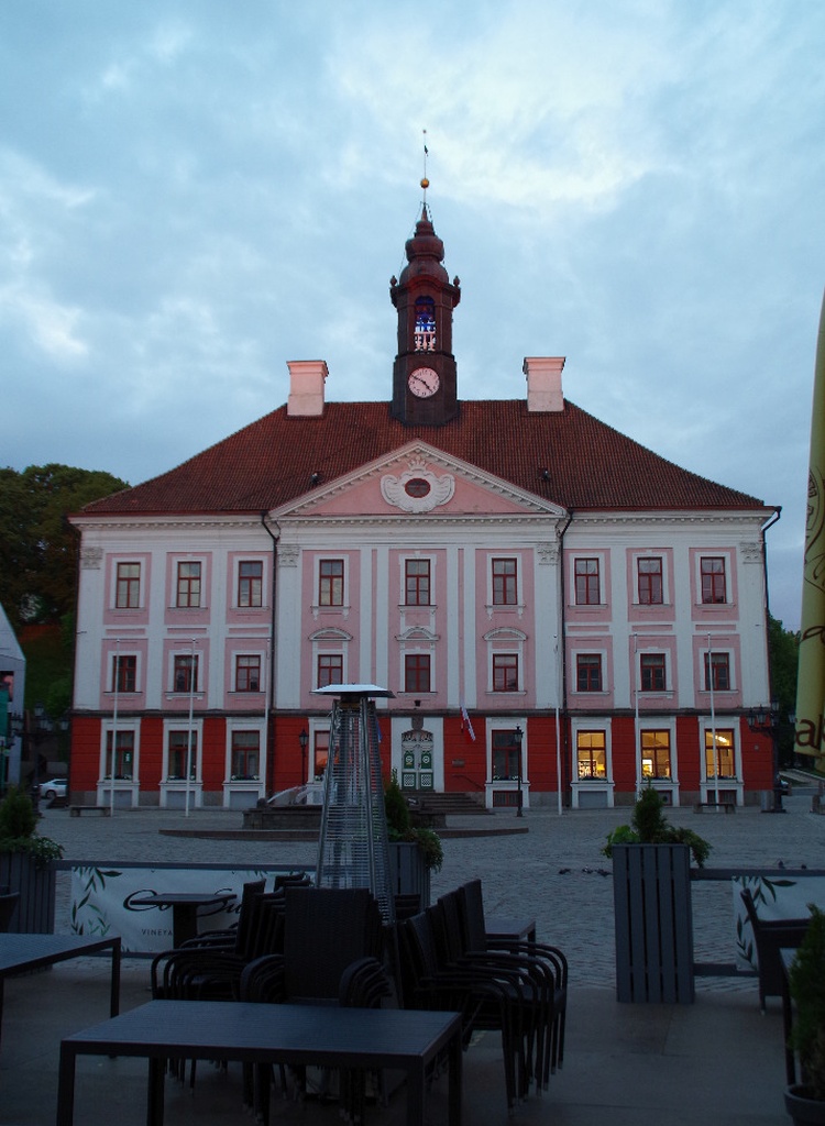 Raekoja Main Fassade (after World War II) rephoto