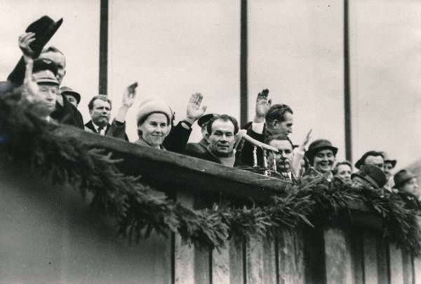 Tribüün, Oktoobrirevolutsiooni 50. aastapäeva demonstratsioon.  Tartu, 1967.