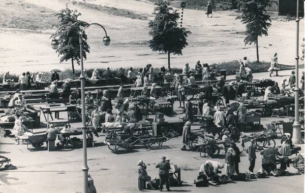 Tartu turg (avaturg) Turu t ääres. 1967