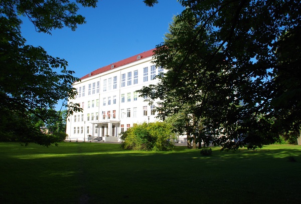 Tartu 8. keskkool (Tähe 103), 1960-1965. Foto E. Selleke. rephoto