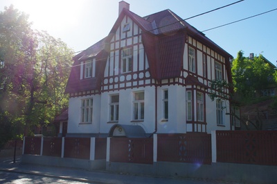 Elamu Tartus, vaade Pargi tänavalt rephoto