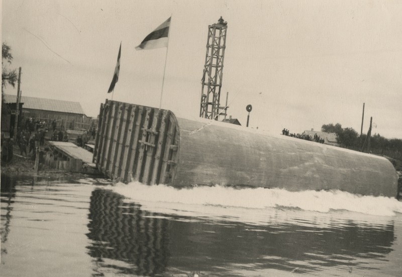 Foto. Pärnu kaartega Suursilla ehitustööde käigus lastakse vette silla esimene kessoon. Pärnu, 4. september 1936