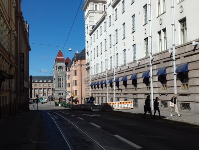 Vilhonkatu 7, 9.  Kansallisteatteri, Vilhonkatu 11.  Taustalla Rautatientori. rephoto